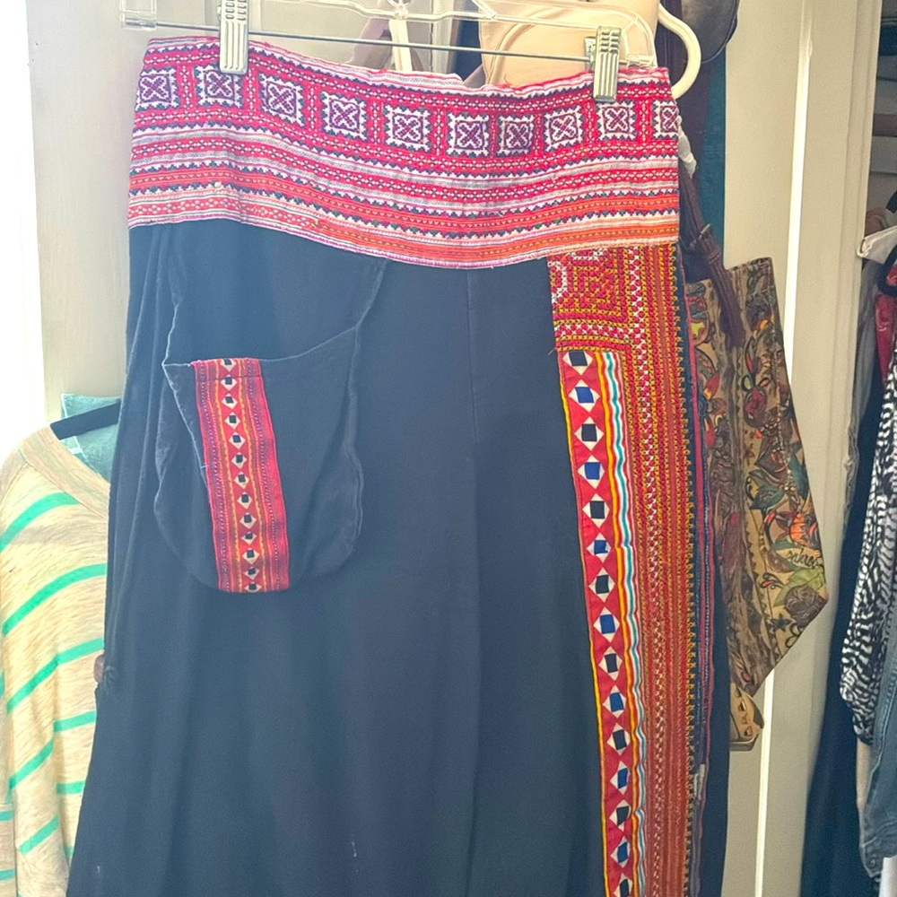 Colorful Patterned Women's Cropped Pants